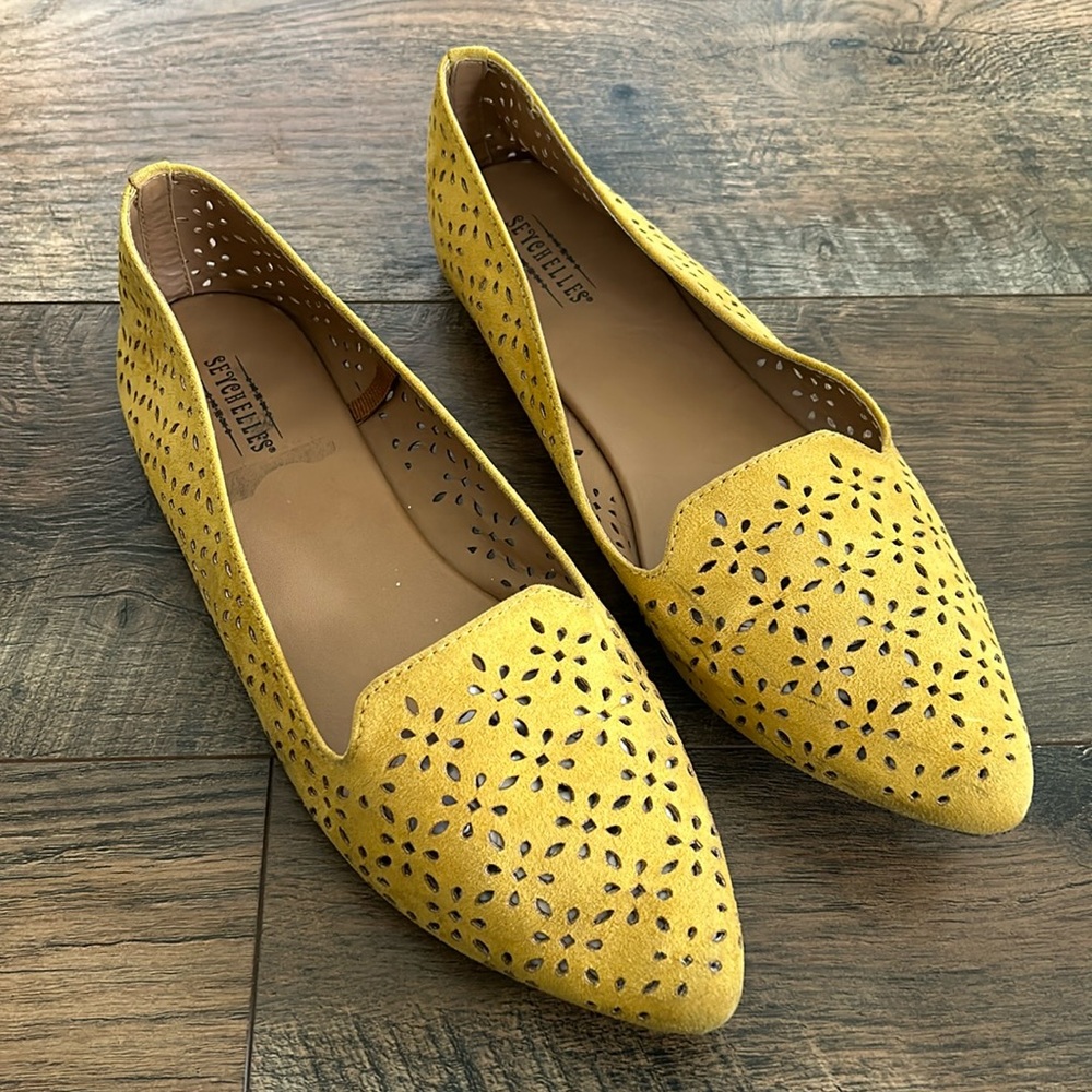 Seychelles laser cut mustard pointy flats